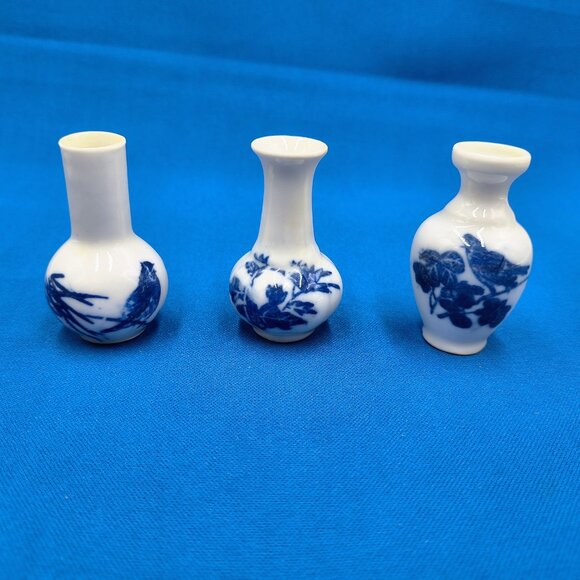 Set of 3 Vintage Miniature Blue & White Porcelain Vases Chinese Chinoiserie 2" - Picture 1 of 8